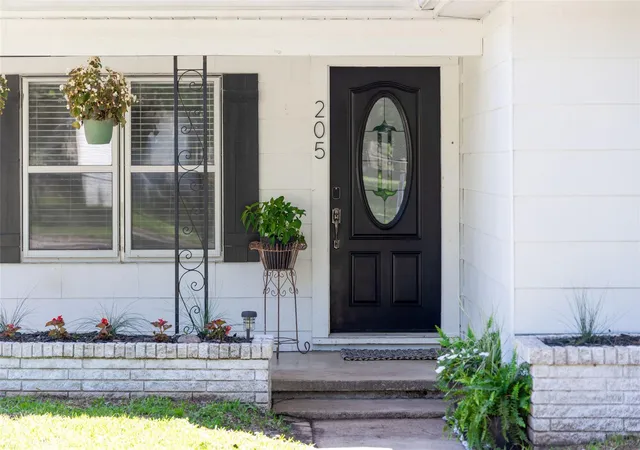 Homes for sale in Brenham, TX | 205 Hampshire Dr, Brenham, TX 77833 | MLS# 54138582