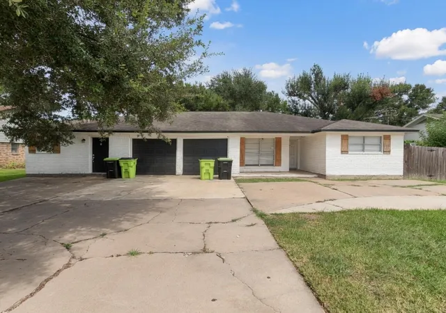 1st image of 2107 Lamar Dr, Richmond, TX 77469 | MLS# 15150810