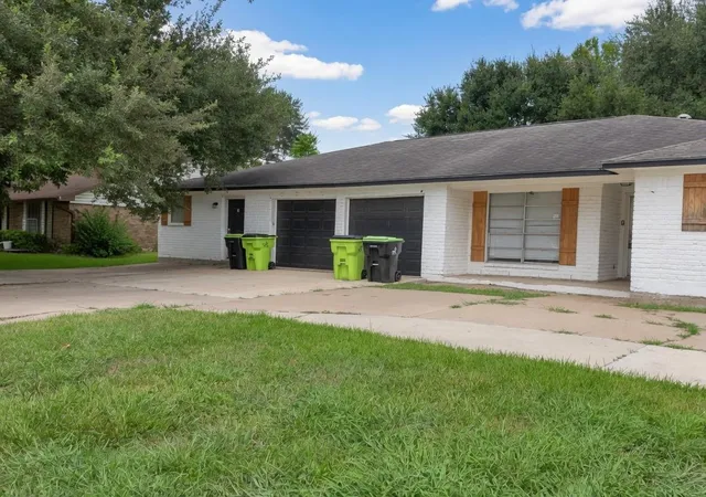 3rd image of 2107 Lamar Dr, Richmond, TX 77469 | MLS# 15150810