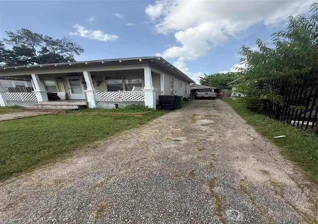 2nd image of 7635 Avenue C, Houston, TX 77012 | MLS# 86667108