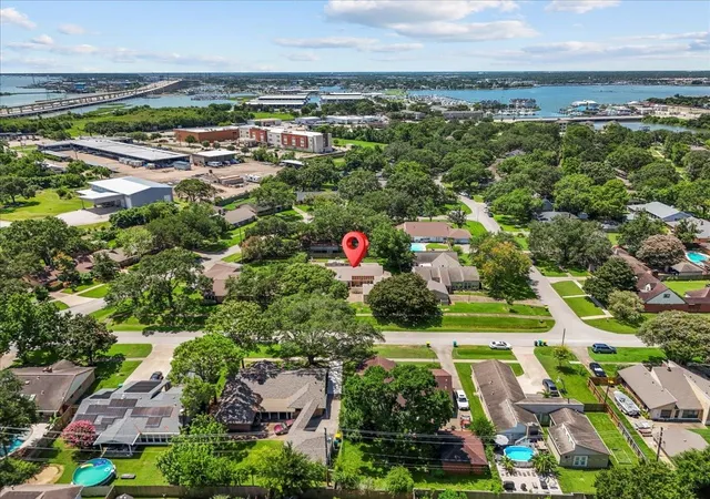 4th image of 2119 Willow Dell Dr, Seabrook, TX 77586 | MLS# 73083992
