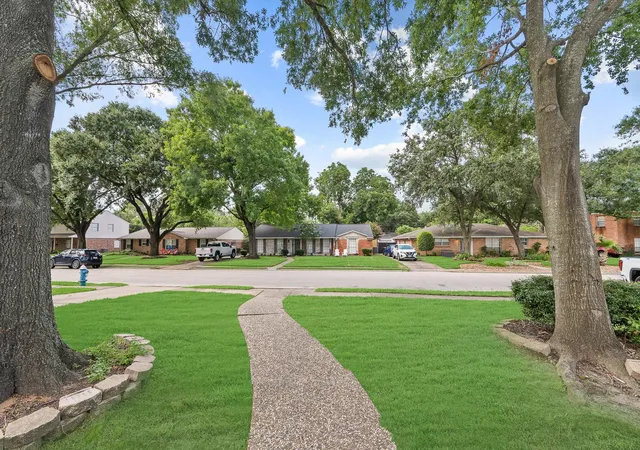 4th image of 10623 Wickersham Ln, Houston, TX 77042 | MLS# 23344195
