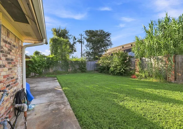Photo 4 of Single family home for sale at 315 Stonehenge Ln, Houston, TX 77015 | MLS# 30401841 | Listing updated on 2026-09-13