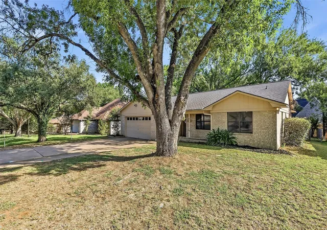2nd image of 1307 Allison St, Brenham, TX 77833 | MLS# 34454186