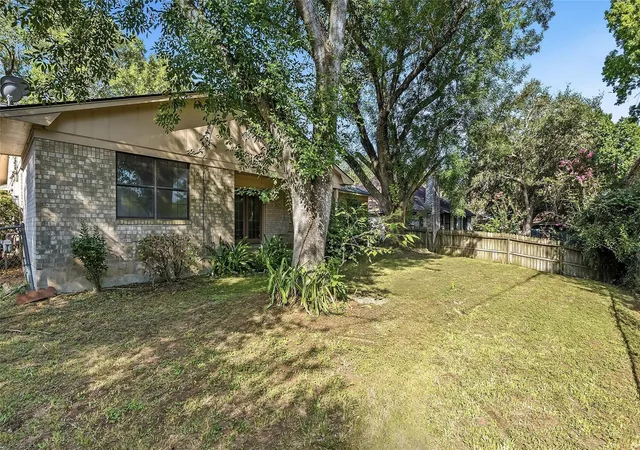 33rd image of 1307 Allison St, Brenham, TX 77833 | MLS# 34454186