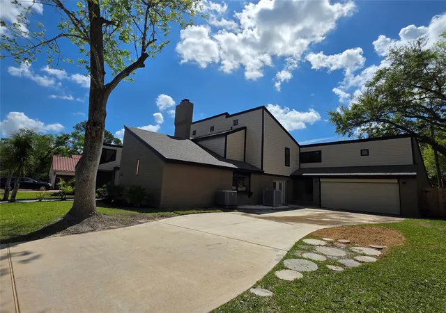 Photo 4 of Single family home for sale at 16406 Brk Forest Dr, Houston, TX 77059 | MLS# 97338247 | Listing updated on 2026-09-09