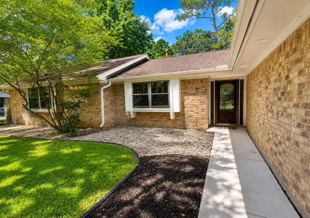 Homes for sale in Dickinson, TX | 5107 Longshadow Dr, Dickinson, TX 77539 | MLS# 49293024