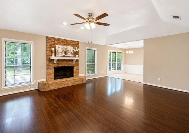 Homes for sale in Dickinson, TX | 5107 Longshadow Dr, Dickinson, TX 77539 | MLS# 49293024