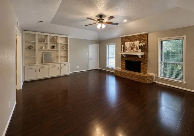 Homes for sale in Dickinson, TX | 5107 Longshadow Dr, Dickinson, TX 77539 | MLS# 49293024