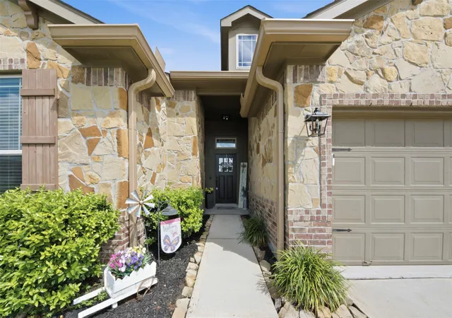Photo 2 of Single family home for sale at 213 White Wing Ln, Sealy, TX 77474 | MLS# 55493893 | Listing updated on 2026-09-13