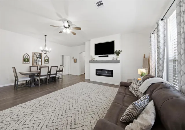 Photo 3 of Single family home for sale at 213 White Wing Ln, Sealy, TX 77474 | MLS# 55493893 | Listing updated on 2026-09-13