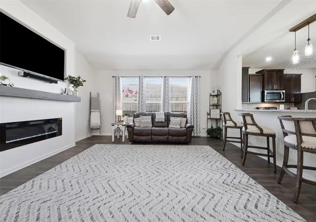 Photo 4 of Single family home for sale at 213 White Wing Ln, Sealy, TX 77474 | MLS# 55493893 | Listing updated on 2026-09-13