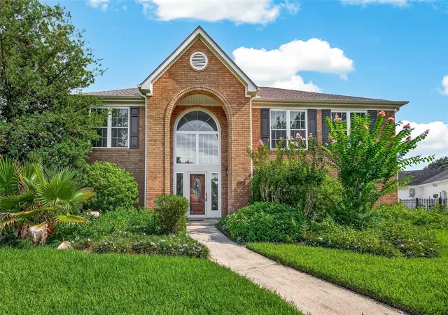 1st image of 2207 Troon Dr, League City, TX 77573 | MLS# 40194559
