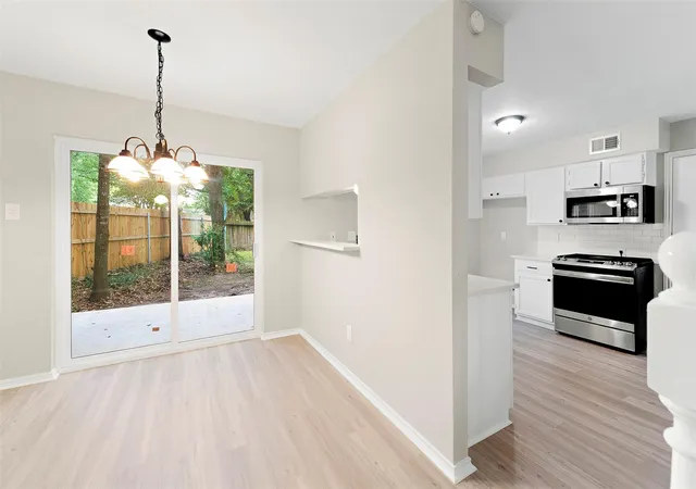 Photo 2 of Single family home for sale at 9 S Brk Pebble Ct, Spring, TX 77380 | MLS# 37458645 | Listing updated on 2026-07-10