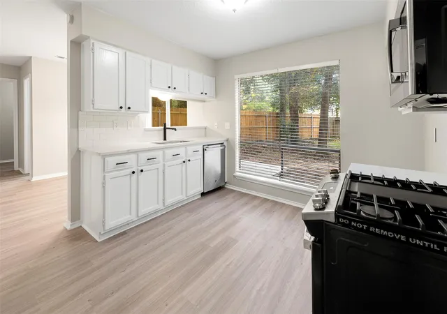 Photo 3 of Single family home for sale at 9 S Brk Pebble Ct, Spring, TX 77380 | MLS# 37458645 | Listing updated on 2026-07-10