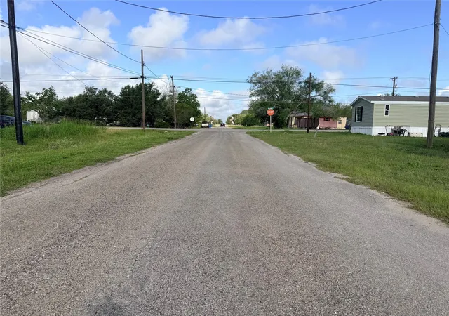 3rd image of 507 E Ward St, Refugio, TX 78377 | MLS# 80145483