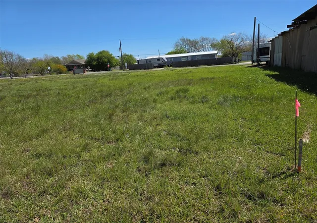 2nd image of 308 20th St, Dickinson, TX 77539 | MLS# 25684568