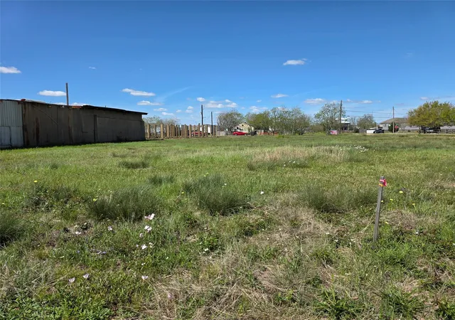 4th image of 308 20th St, Dickinson, TX 77539 | MLS# 25684568