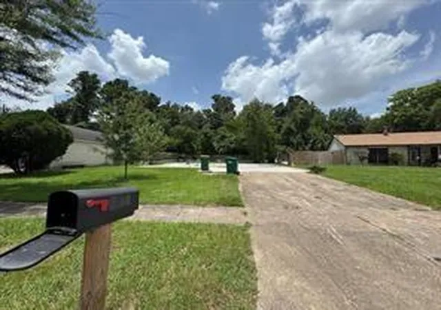 3rd image of 8715 Victoria Forest Dr, Houston, TX 77088 | MLS# 6310510
