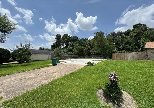 4th image of 8715 Victoria Forest Dr, Houston, TX 77088 | MLS# 6310510