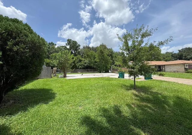 6th image of 8715 Victoria Forest Dr, Houston, TX 77088 | MLS# 6310510