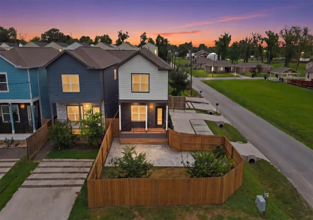 2nd image of 1847 Dewalt St, Houston, TX 77088 | MLS# 43680030