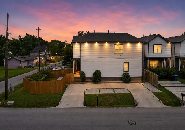 Photo 3 of Single family home for sale at 1847 Dewalt St, Houston, TX 77088 | MLS# 43680030 | Listing updated on 2026-09-05