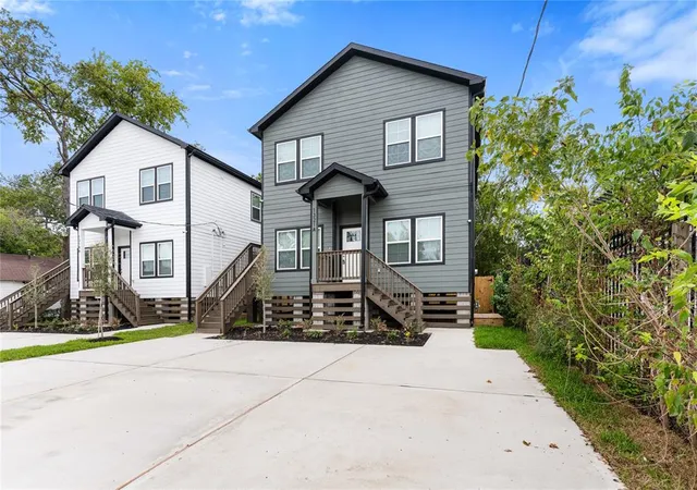 2nd image of 1321 E 35th St, Houston, TX 77022 | MLS# 18484630