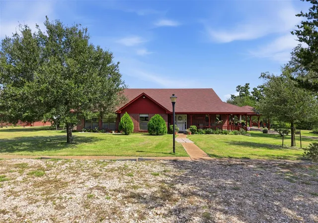 2nd image of 300 Moss Oak Dr, Somerville, TX 77879 | MLS# 81309716