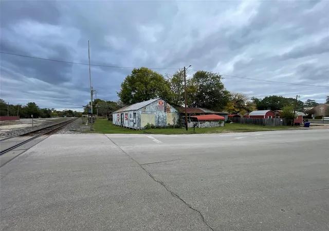 3rd image of 901 N Washington Ave, Livingston, TX 77351 | MLS# 57130479