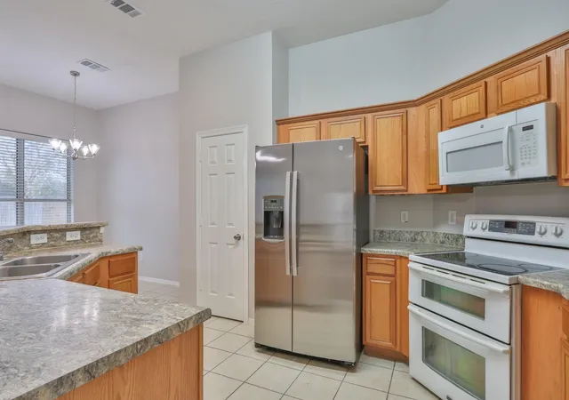 5th image of 1110 Lasso Ct, Alvin, TX 77511 | MLS# 77803814