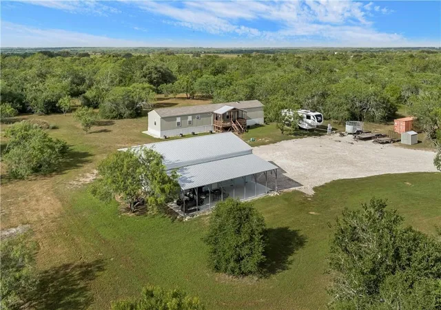 2nd image of 1455 Rainbow Rd, Cuero, TX 77954 | MLS# 25029650
