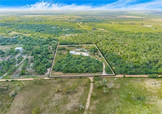Photo 4 of Single family home for sale at 1455 Rainbow Rd, Cuero, TX 77954 | MLS# 25029650 | Listing updated on 2026-09-22