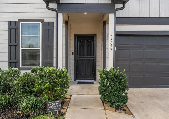 Photo 3 of Single family home for sale at 5826 Finely Run St, Spring, TX 77373 | MLS# 35506889 | Listing updated on 2026-10-04