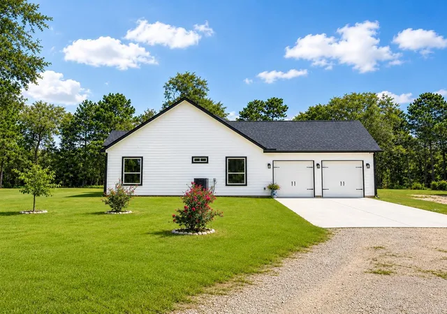 Photo 3 of Single family home for sale at 26898 Forest Hills Ln, Waller, TX 77484 | MLS# 71833193 | Listing updated on 2026-09-14