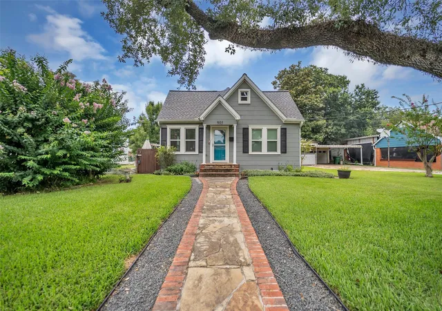 Photo 1 of Single family home for sale at 903 English St, Houston, TX 77009 | MLS# 7523010 | Listing updated on 2026-09-13