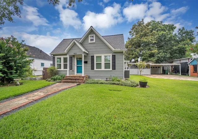 Photo 2 of Single family home for sale at 903 English St, Houston, TX 77009 | MLS# 7523010 | Listing updated on 2026-09-13