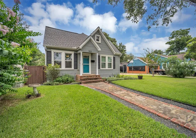 Photo 3 of Single family home for sale at 903 English St, Houston, TX 77009 | MLS# 7523010 | Listing updated on 2026-09-13