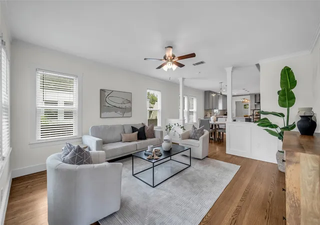 Photo 4 of Single family home for sale at 903 English St, Houston, TX 77009 | MLS# 7523010 | Listing updated on 2026-09-13