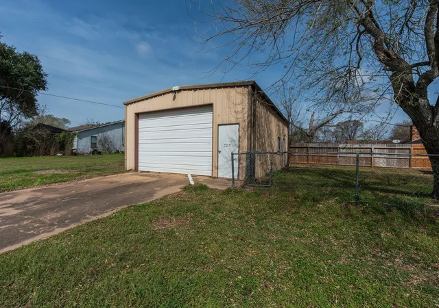 Homes for sale in Hempstead, TX | 1310 Brazos St, Hempstead, TX 77445 | MLS# 73544237