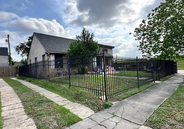 2nd image of 2007 Rosewood St, Houston, TX 77004 | MLS# 93870412