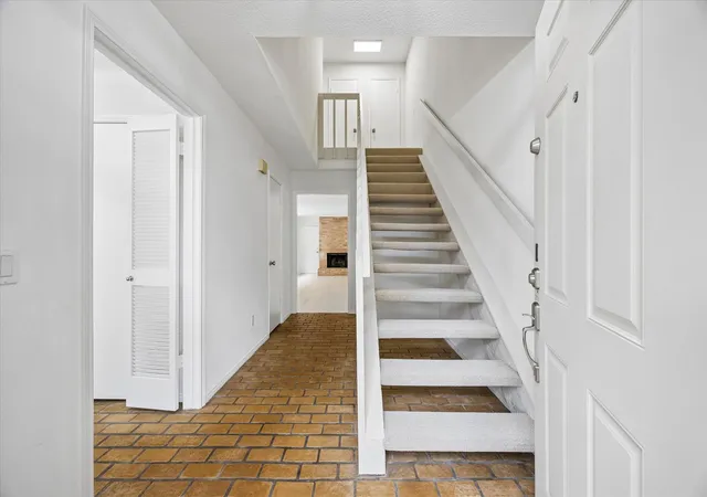 4th image of 800 Country Pl Dr #1102, Houston, TX 77079 | MLS# 18001869