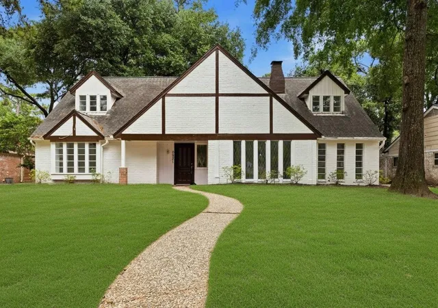 Photo 1 of Single family home for sale at 5931 Foresthaven Dr, Houston, TX 77066 | MLS# 10383427 | Listing updated on 2026-08-03