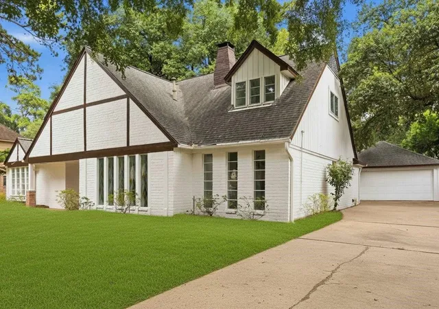 Photo 2 of Single family home for sale at 5931 Foresthaven Dr, Houston, TX 77066 | MLS# 10383427 | Listing updated on 2026-08-03