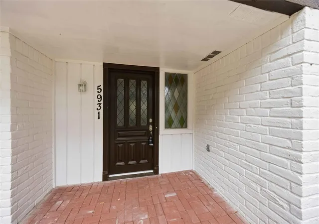 Photo 3 of Single family home for sale at 5931 Foresthaven Dr, Houston, TX 77066 | MLS# 10383427 | Listing updated on 2026-08-03