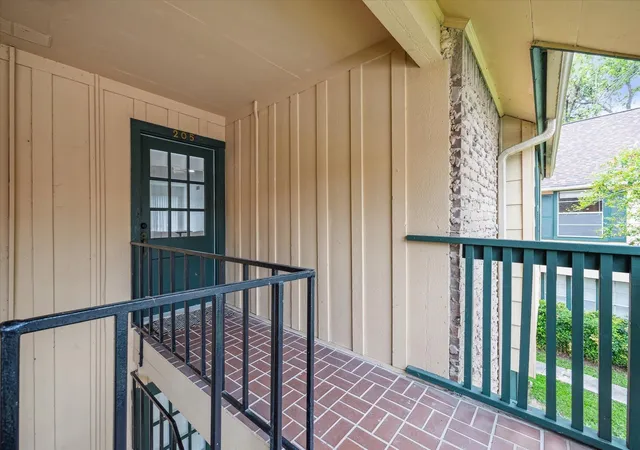 Photo 3 of Condo for sale at 8211 Kingsbrook Rd #205, Houston, TX 77024 | MLS# 9646412 | Listing updated on 2026-09-16