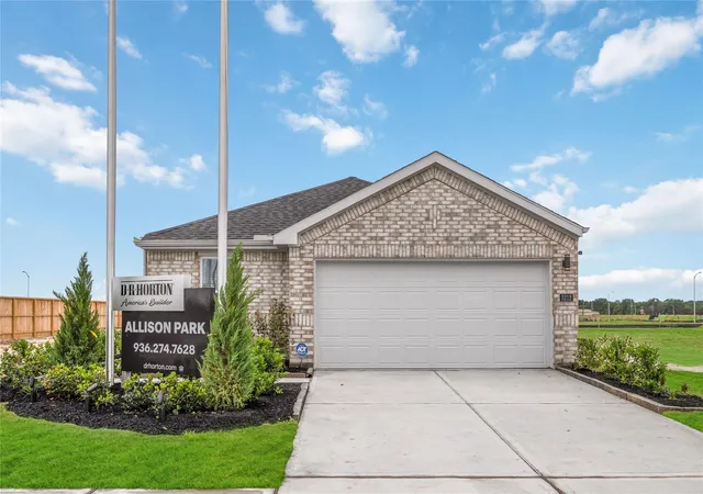 Photo 2 of Sale Pending at 5124 Greengrass Willow Way, Houston, TX 77048 | MLS# 40802977 | Listing updated on 2026-08-14