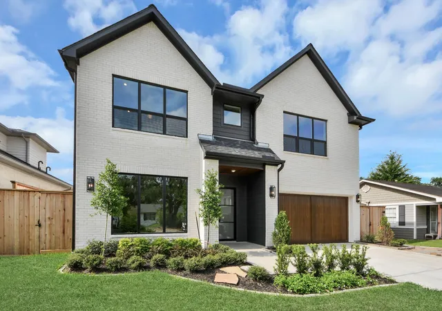 Photo 1 of Single family home for sale at 1721 Chantilly Ln, Houston, TX 77018 | MLS# 73730481 | Listing updated on 2026-09-20