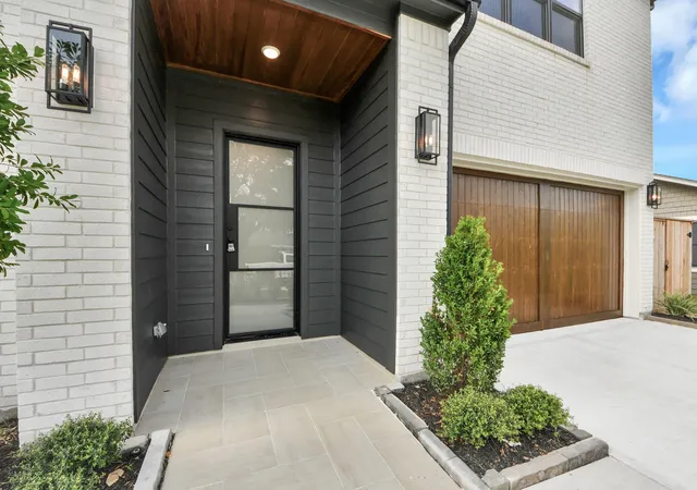 Photo 3 of Single family home for sale at 1721 Chantilly Ln, Houston, TX 77018 | MLS# 73730481 | Listing updated on 2026-09-20