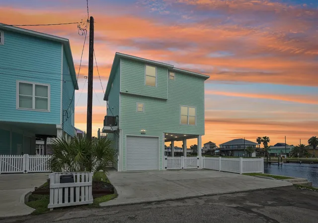 Homes for sale in Jamaica Beach, TX | 16700 Montego Wy, Jamaica Beach, TX 77554 | MLS# 14891411